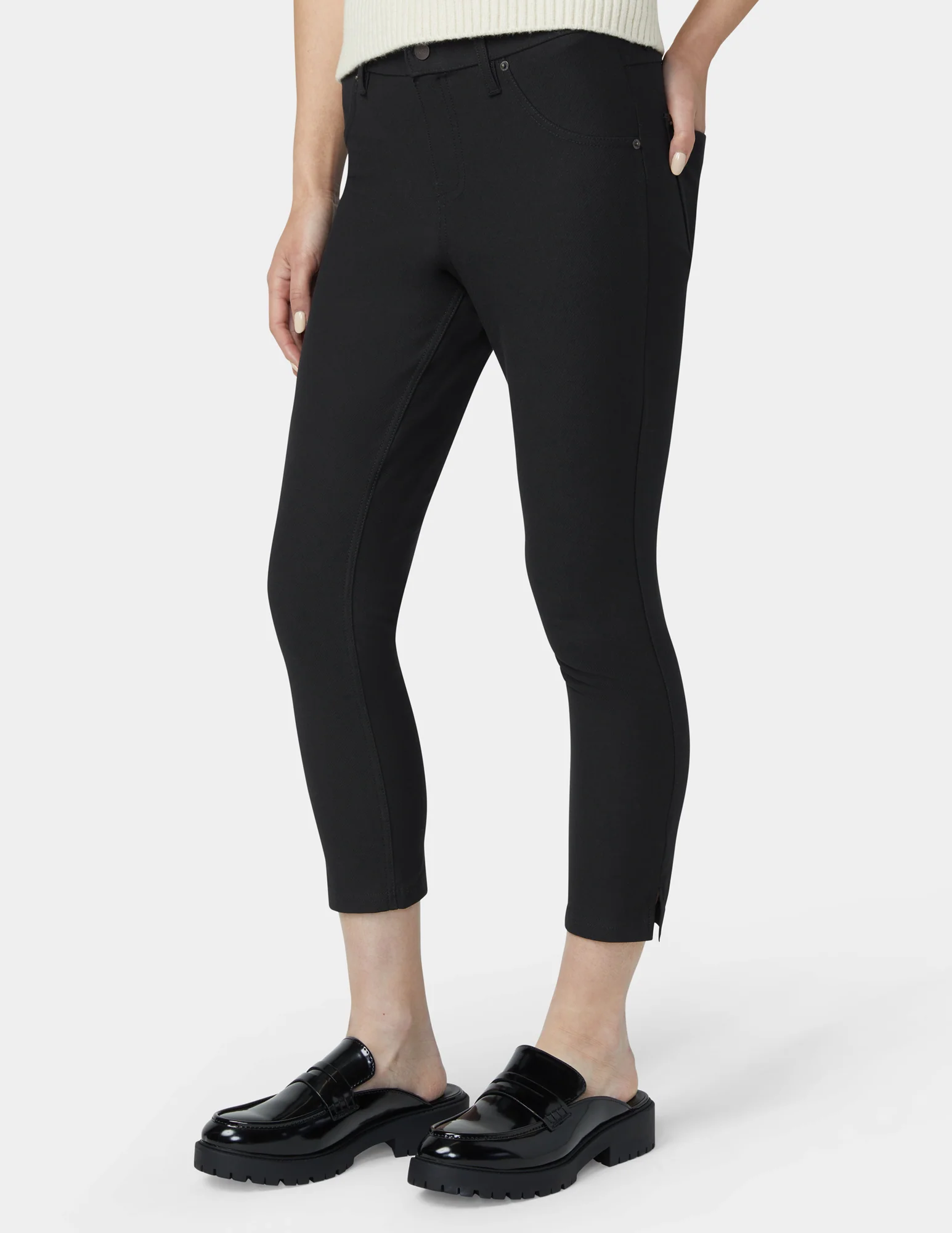 Essential Denim Mid-Rise Capri - Image 4
