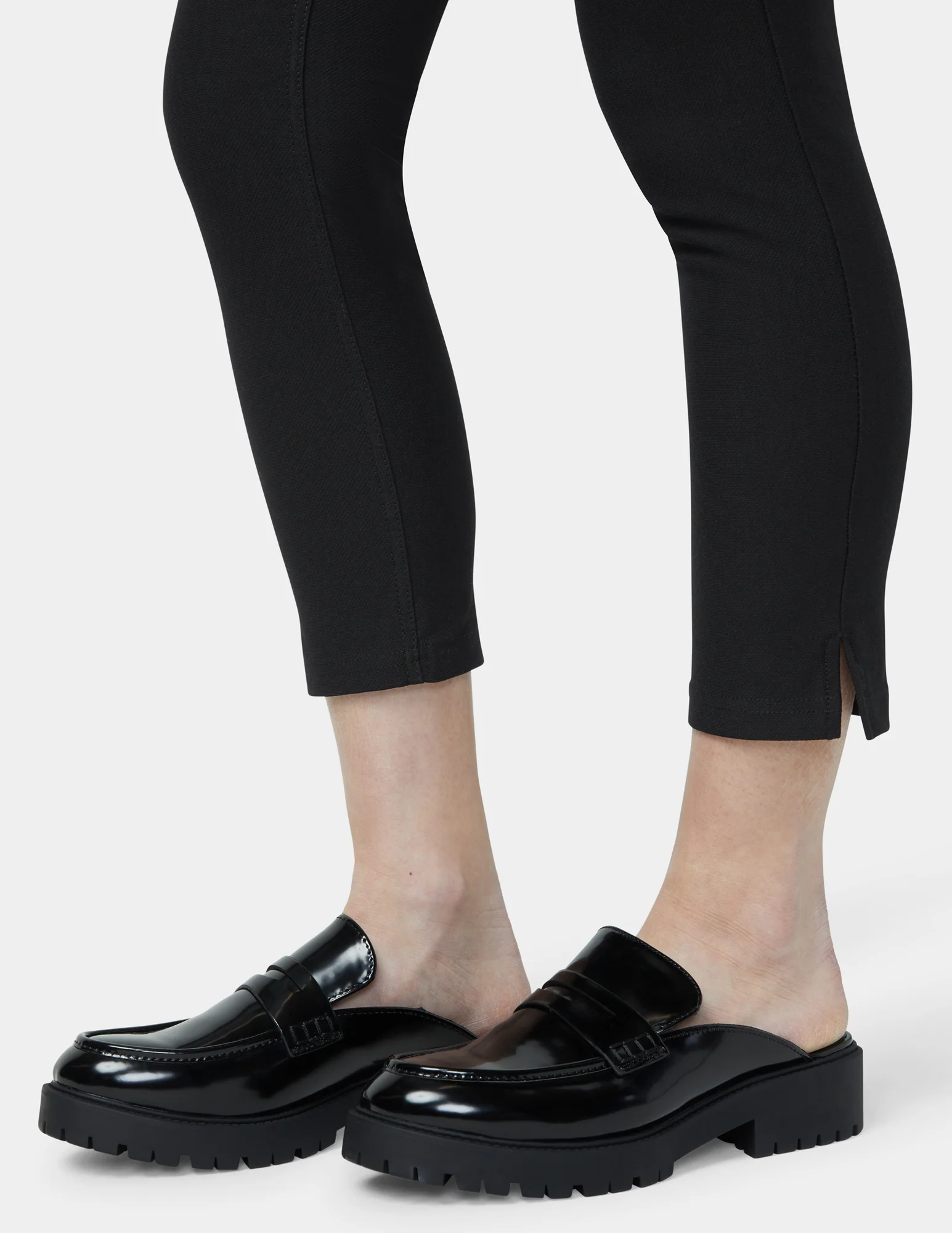 Essential Denim Mid-Rise Capri - Image 6