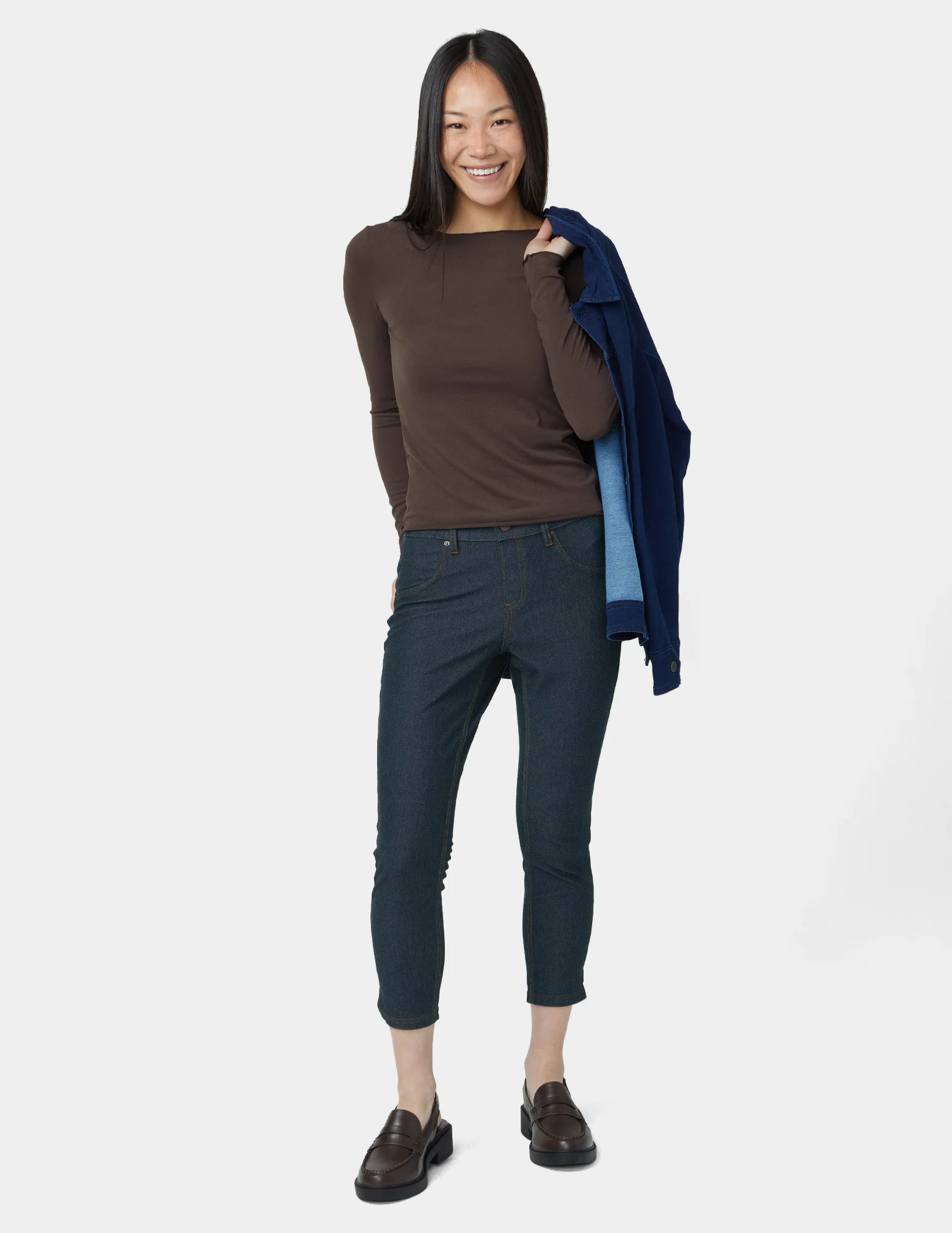 Essential Denim Mid-Rise Capri - Image 7