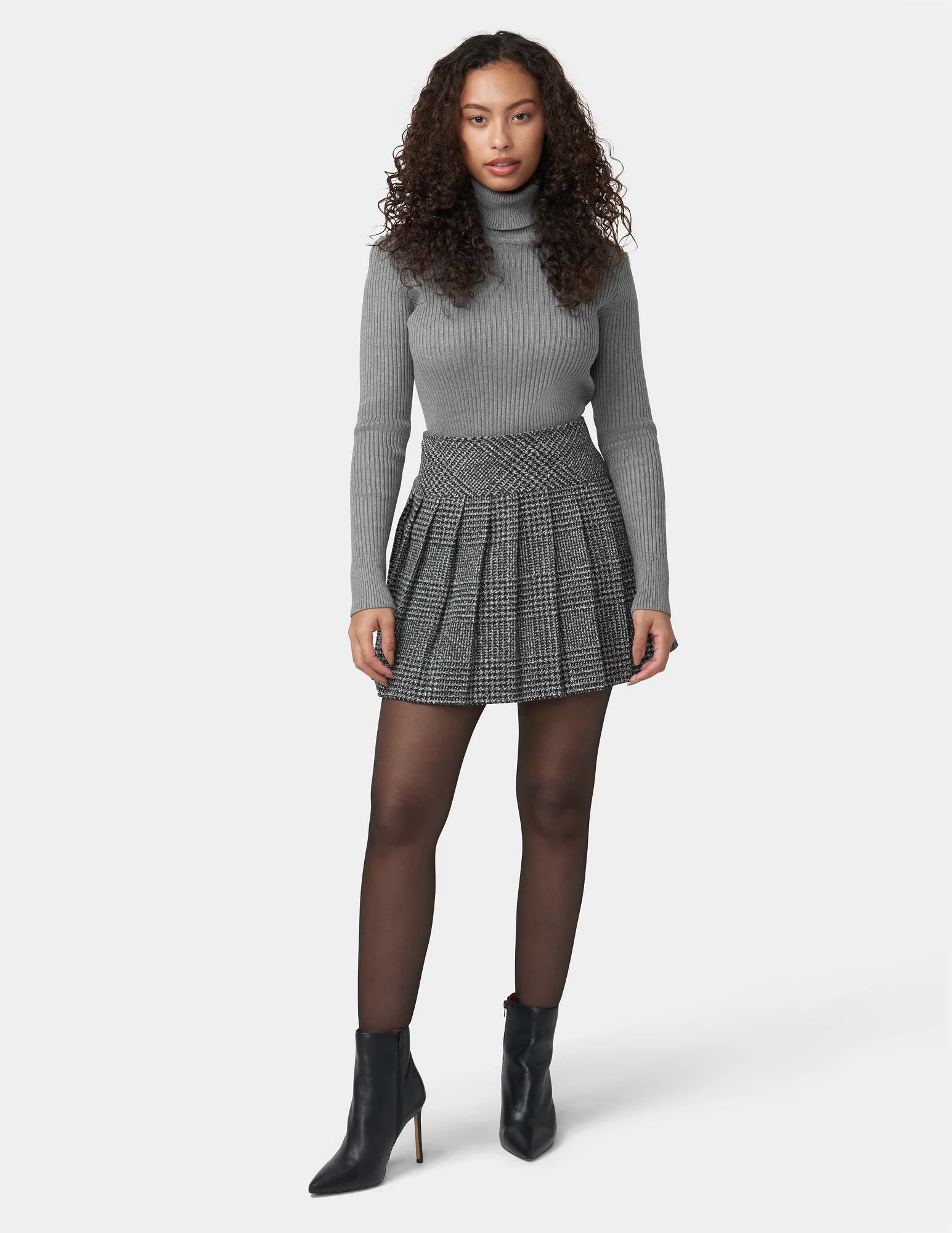 HUE So Silky Sheer Control Top with Invisible Reinforced Toe - Image 4